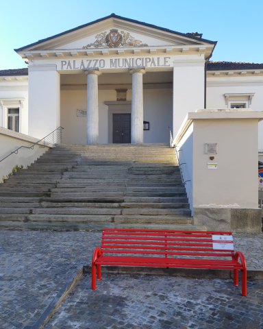 Red bench | Villanova d'Asti